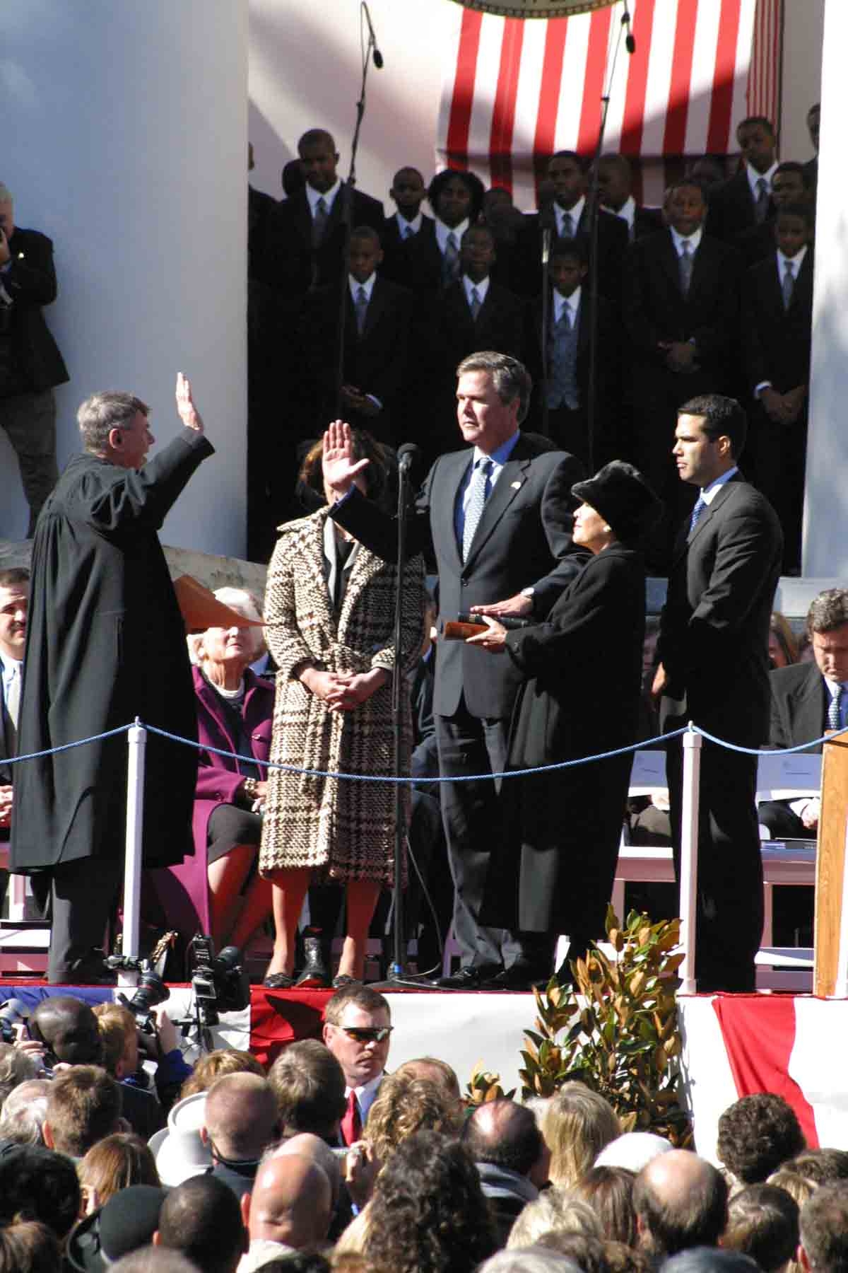 "Florida inaugurates Bush"